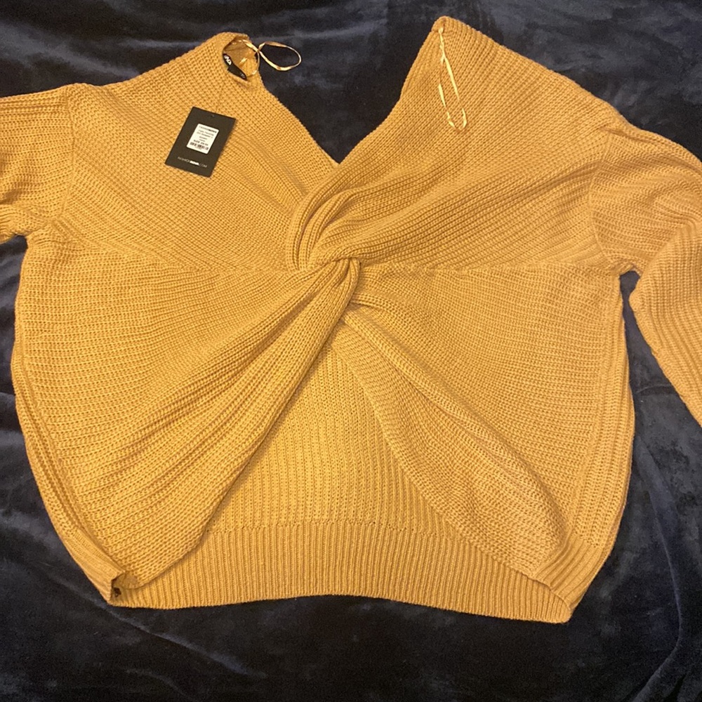 Camel Off The Shoulder Sweater in size 2x/3x